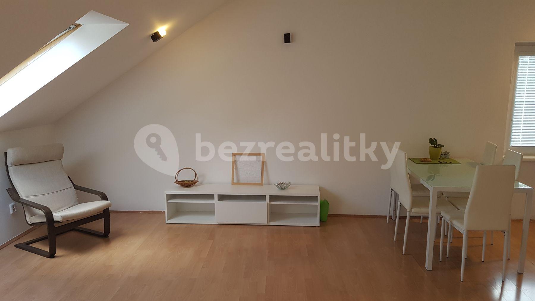 2 bedroom with open-plan kitchen flat to rent, 92 m², Uzoučká, Prague, Prague
