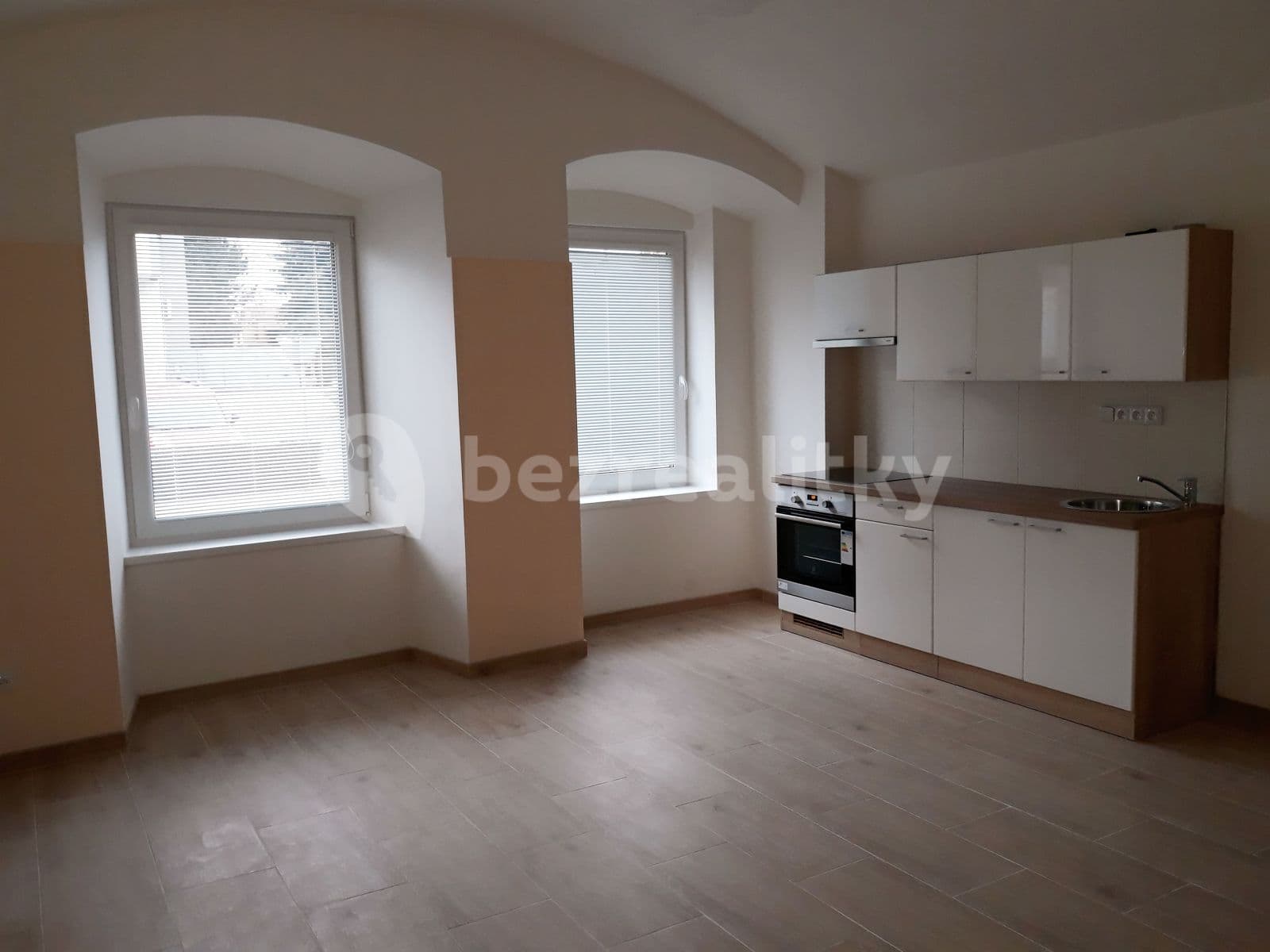 1 bedroom with open-plan kitchen flat to rent, 58 m², Pražská, Unhošť, Středočeský Region