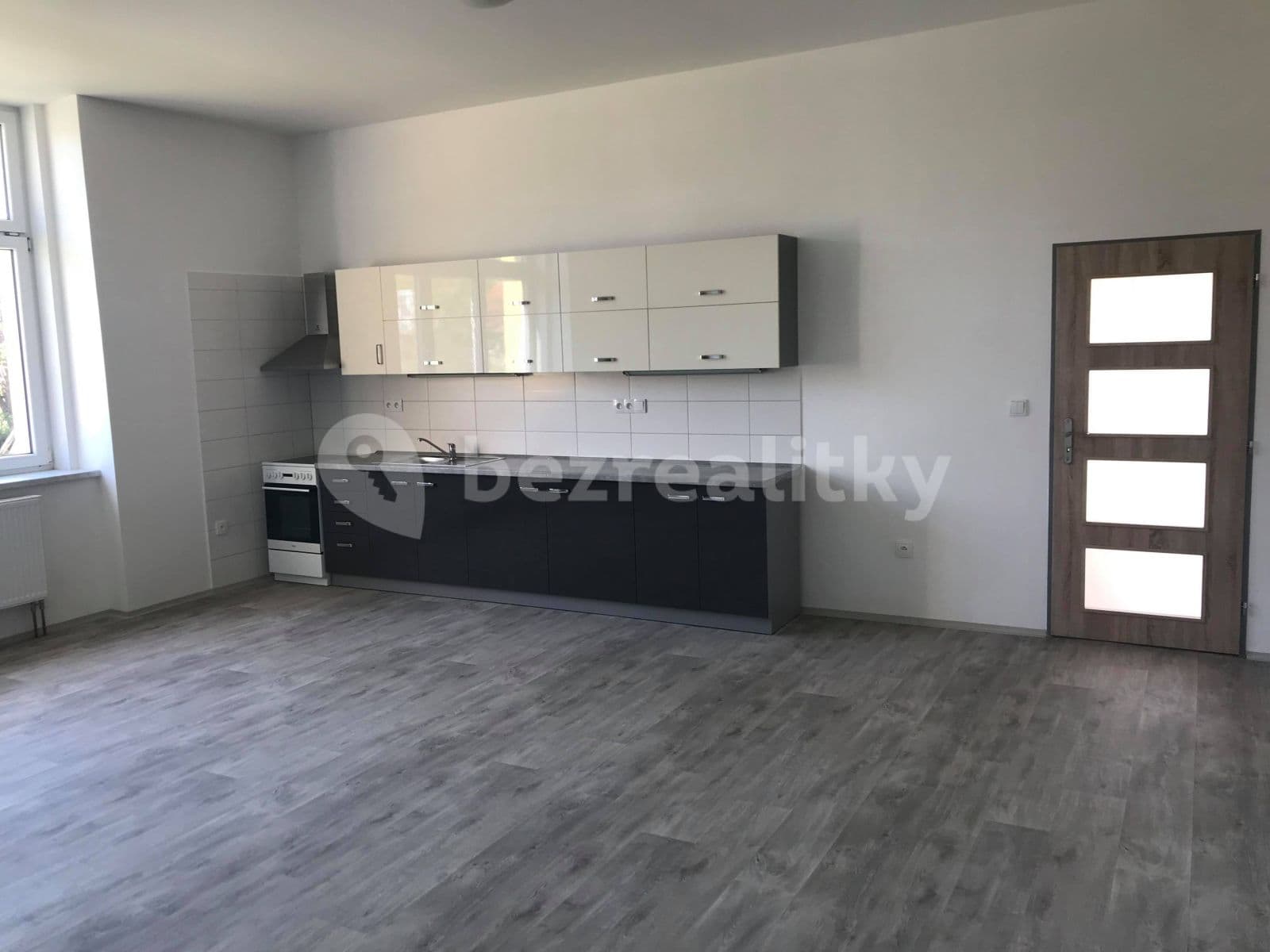 2 bedroom with open-plan kitchen flat to rent, 70 m², Československé armády, Slavkov u Brna, Jihomoravský Region