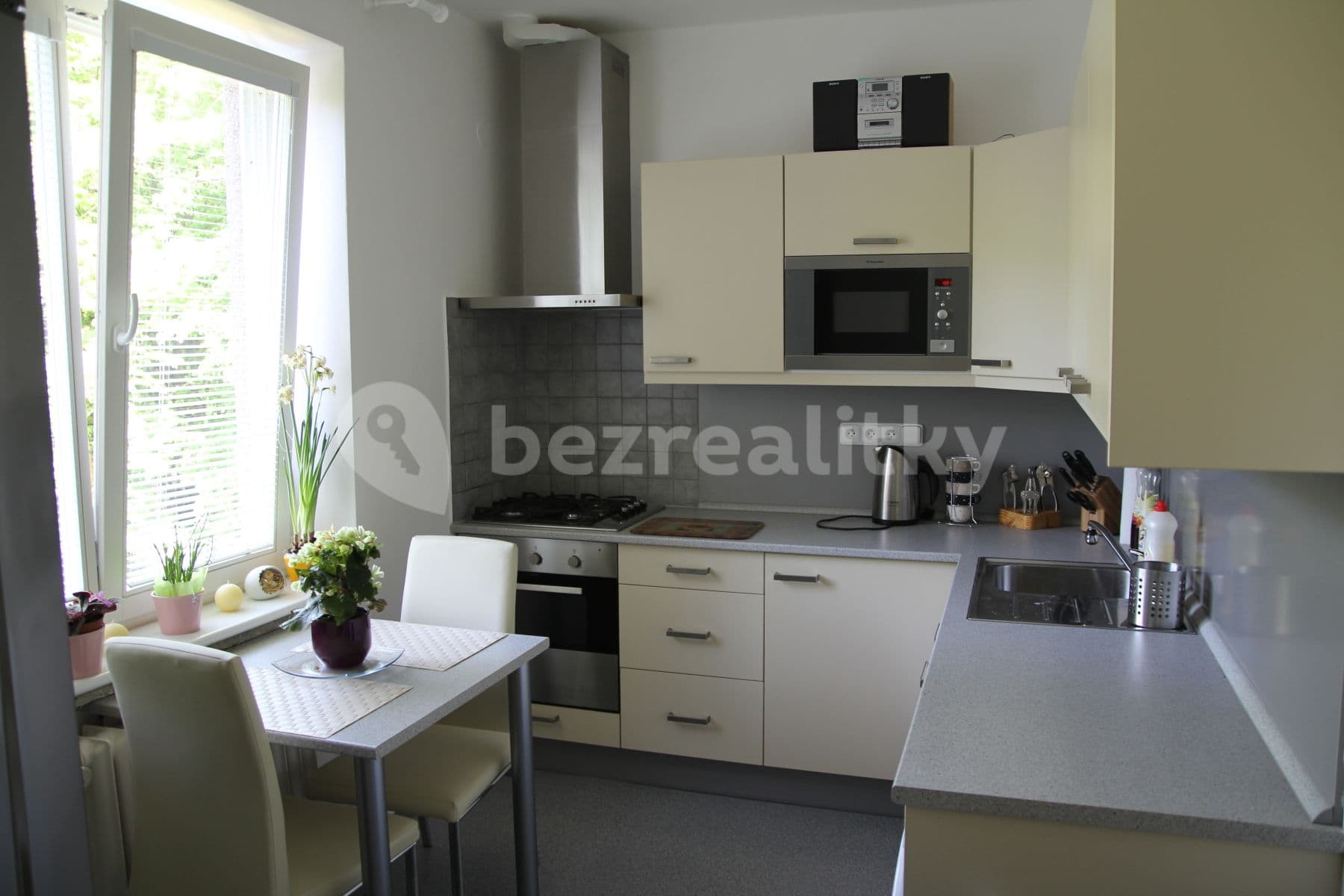 2 bedroom with open-plan kitchen flat for sale, 76 m², Na Okraji, Prague, Prague
