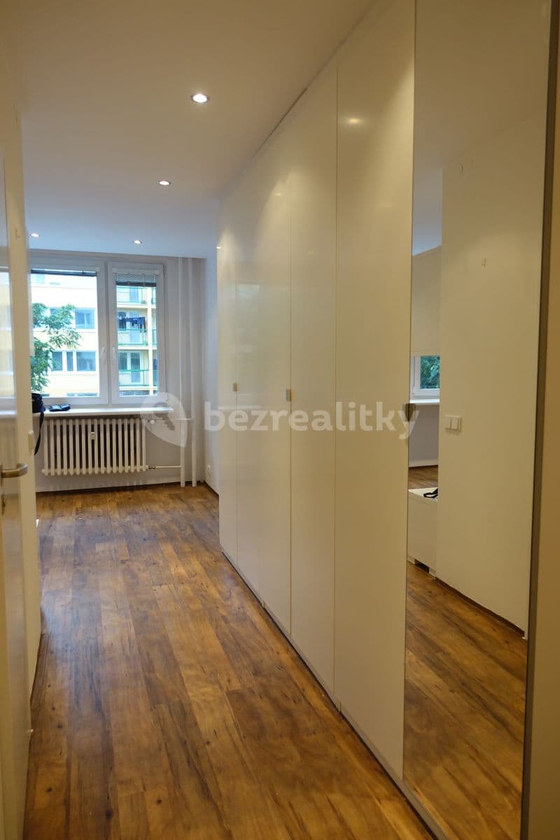 2 bedroom with open-plan kitchen flat to rent, 77 m², Modletická, Prague, Prague