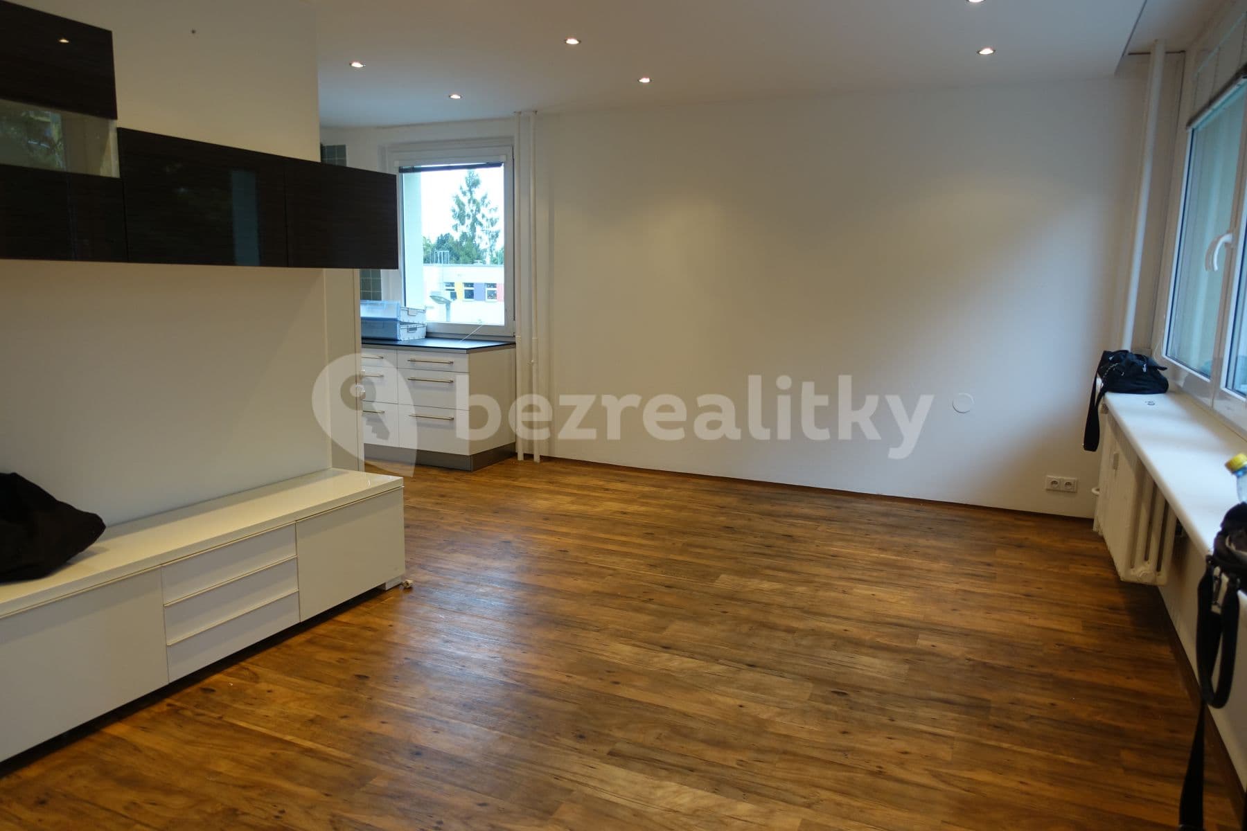 2 bedroom with open-plan kitchen flat to rent, 77 m², Modletická, Prague, Prague