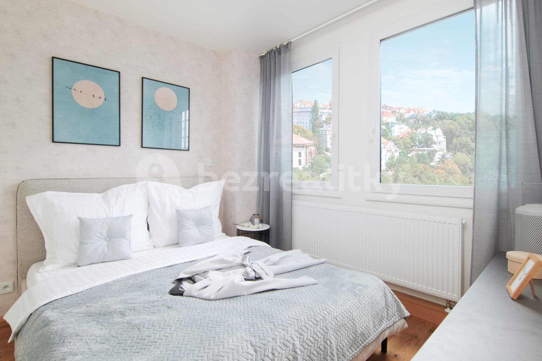 1 bedroom with open-plan kitchen flat to rent, 42 m², Perucká, Prague, Prague