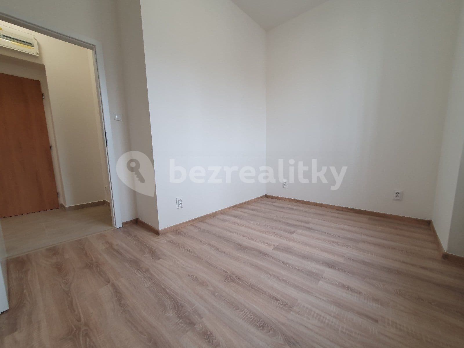 1 bedroom with open-plan kitchen flat to rent, 34 m², U Stromovky, Havířov, Moravskoslezský Region