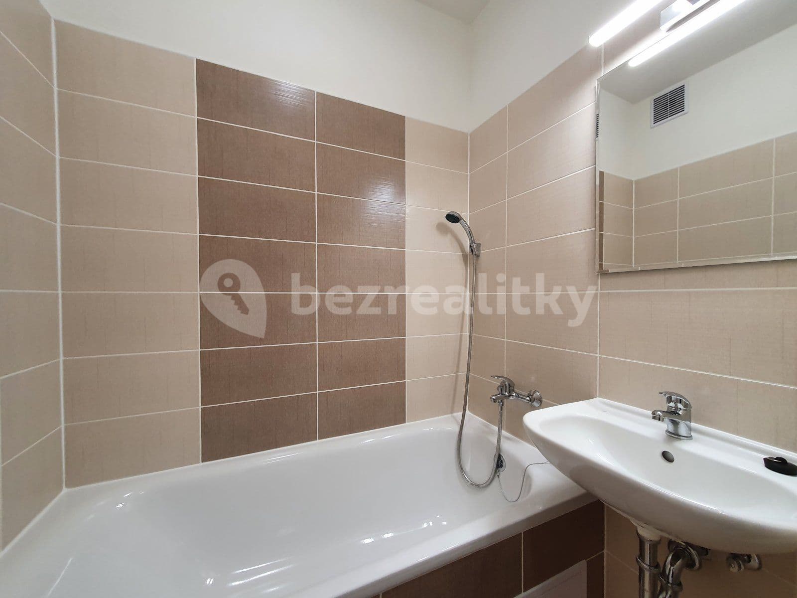 2 bedroom flat to rent, 54 m², Okružní, Havířov, Moravskoslezský Region