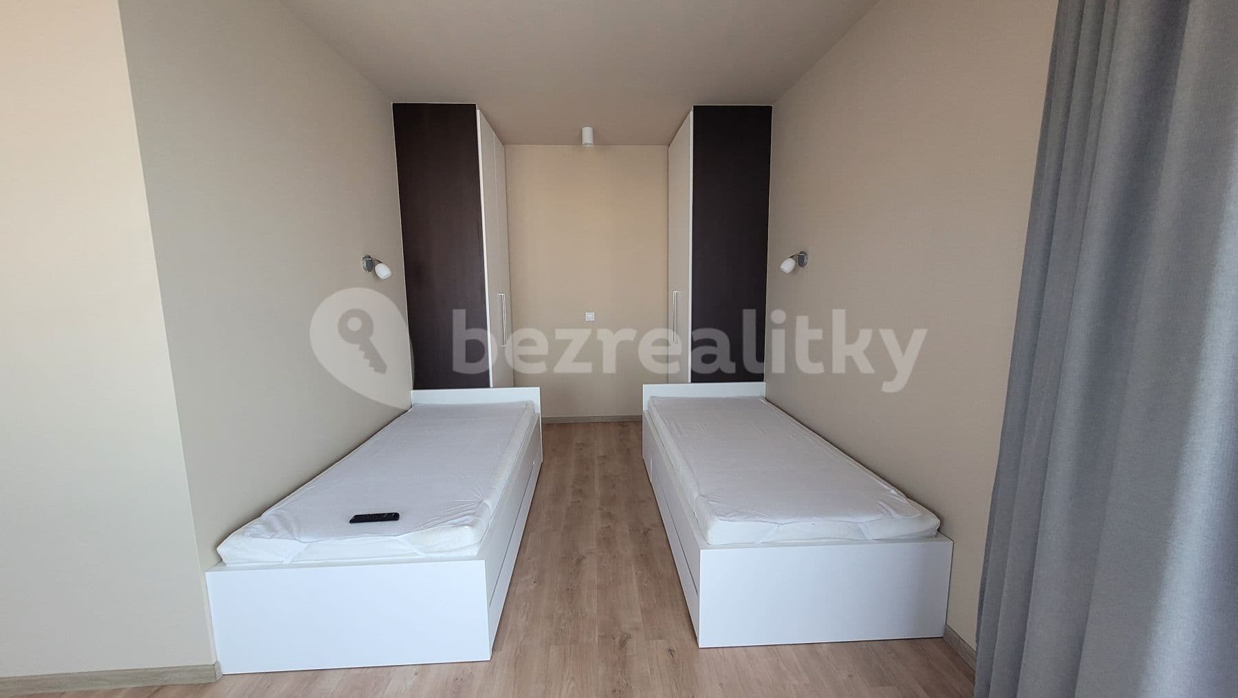 3 bedroom with open-plan kitchen flat to rent, 115 m², Mukařovského, Prague, Prague