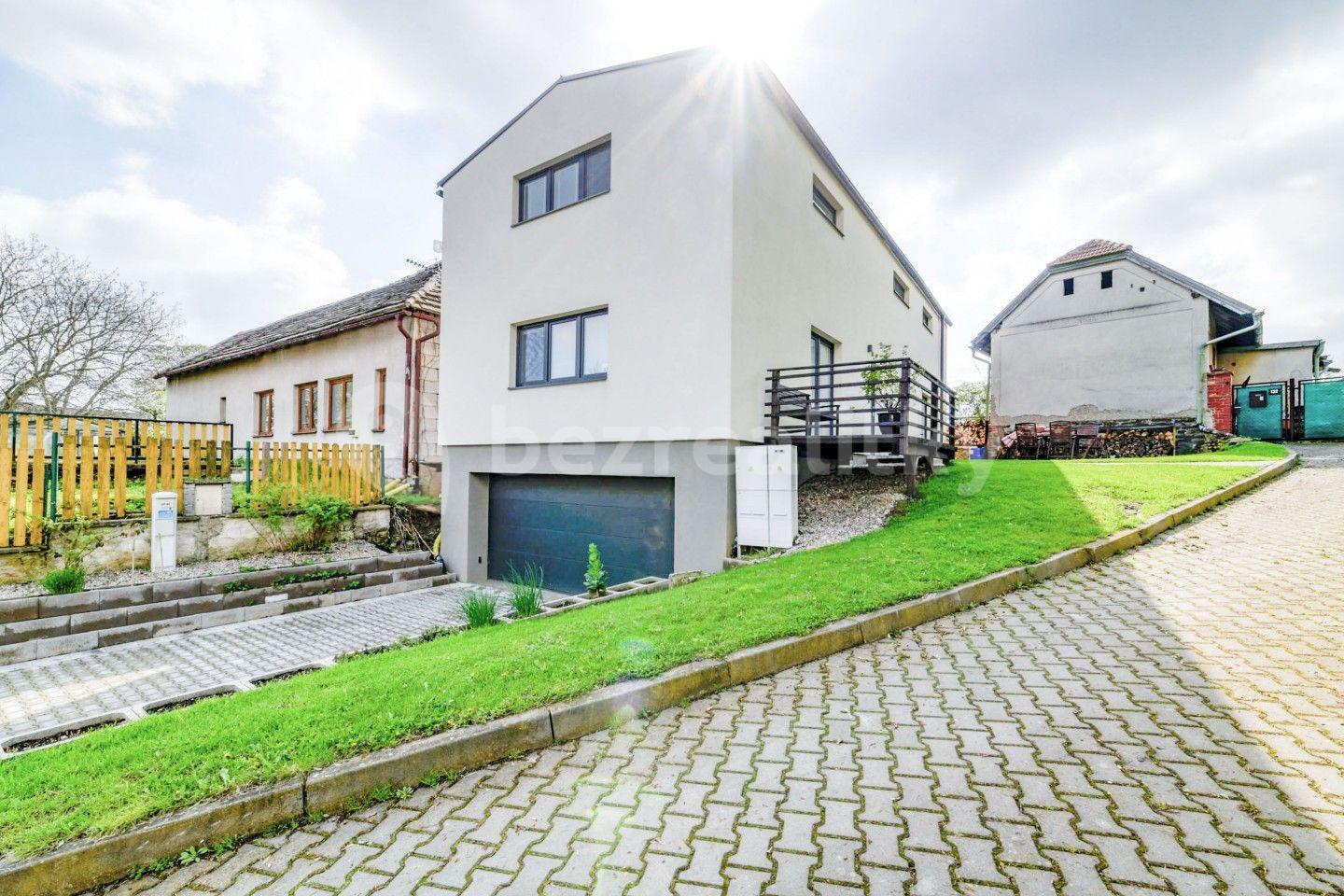 house for sale, 246 m², Na Návsi, Nupaky, Středočeský Region
