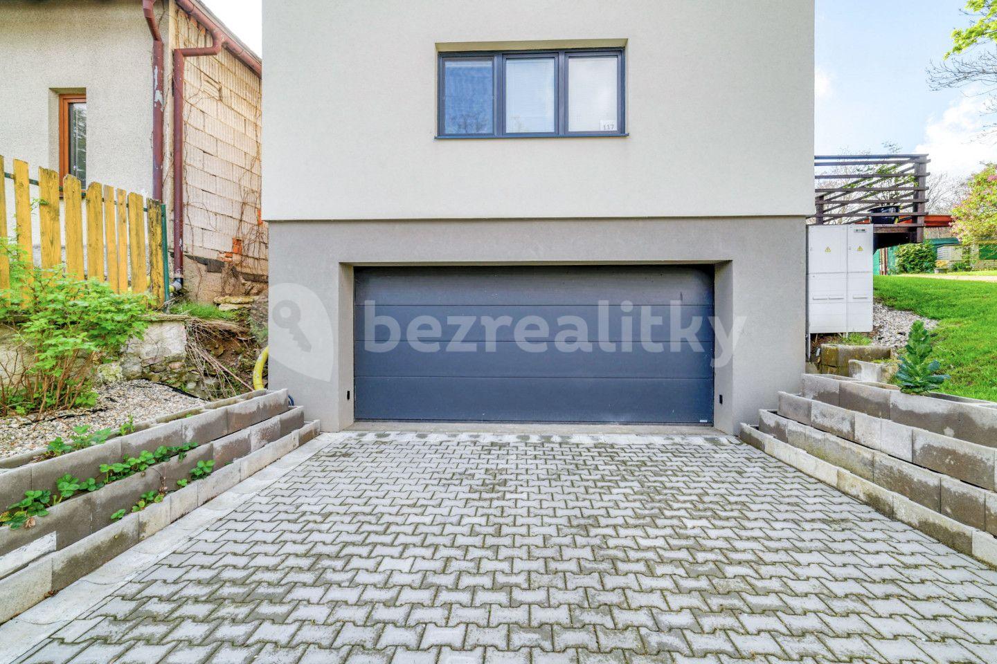 house for sale, 246 m², Na Návsi, Nupaky, Středočeský Region