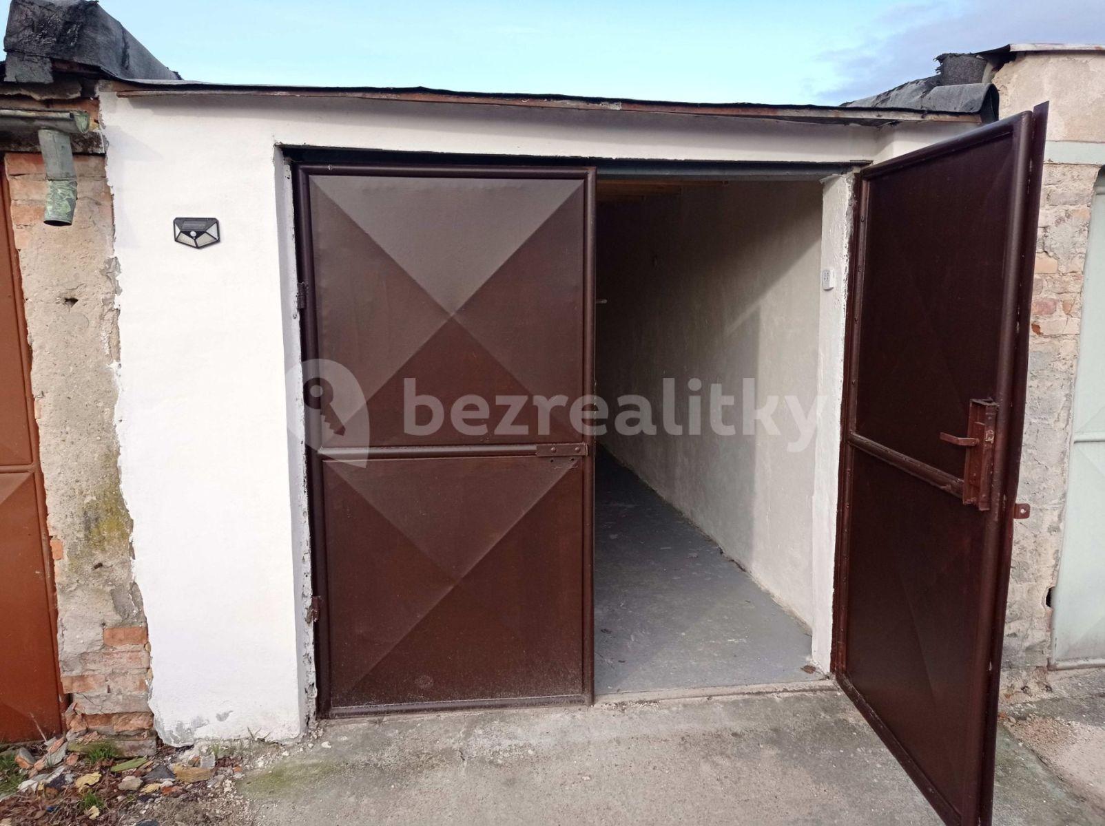 garage for sale, 18 m², Dobřichovská, Pečky, Středočeský Region