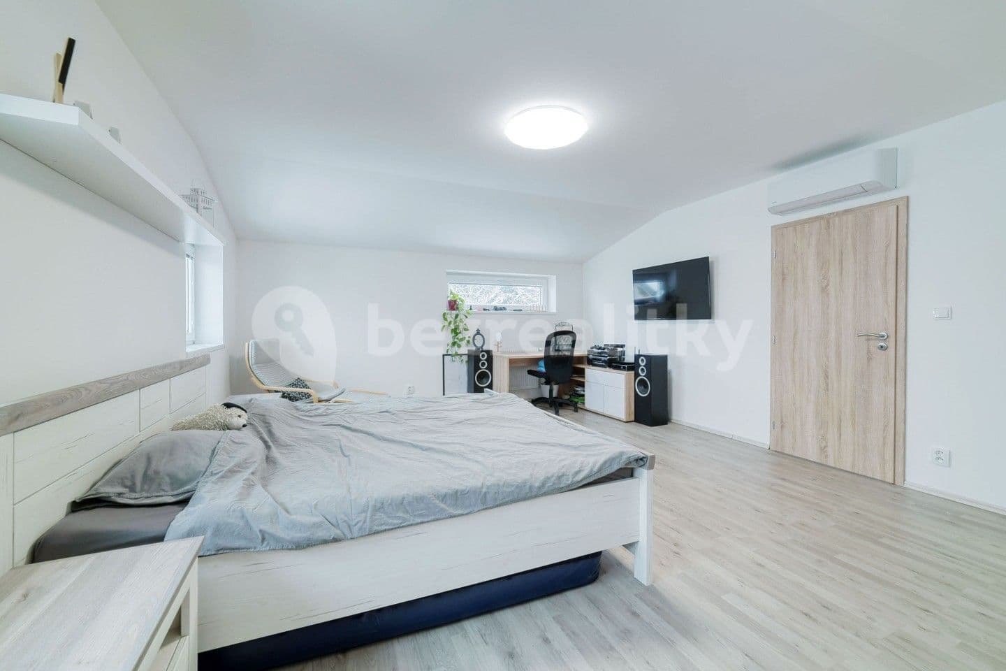 2 bedroom with open-plan kitchen flat for sale, 92 m², Nupaky, Středočeský Region