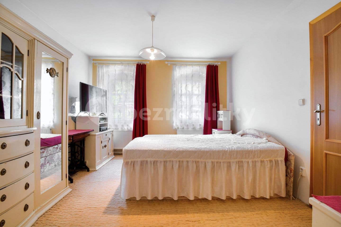 2 bedroom with open-plan kitchen flat for sale, 70 m², Hlavní, Perštejn, Ústecký Region