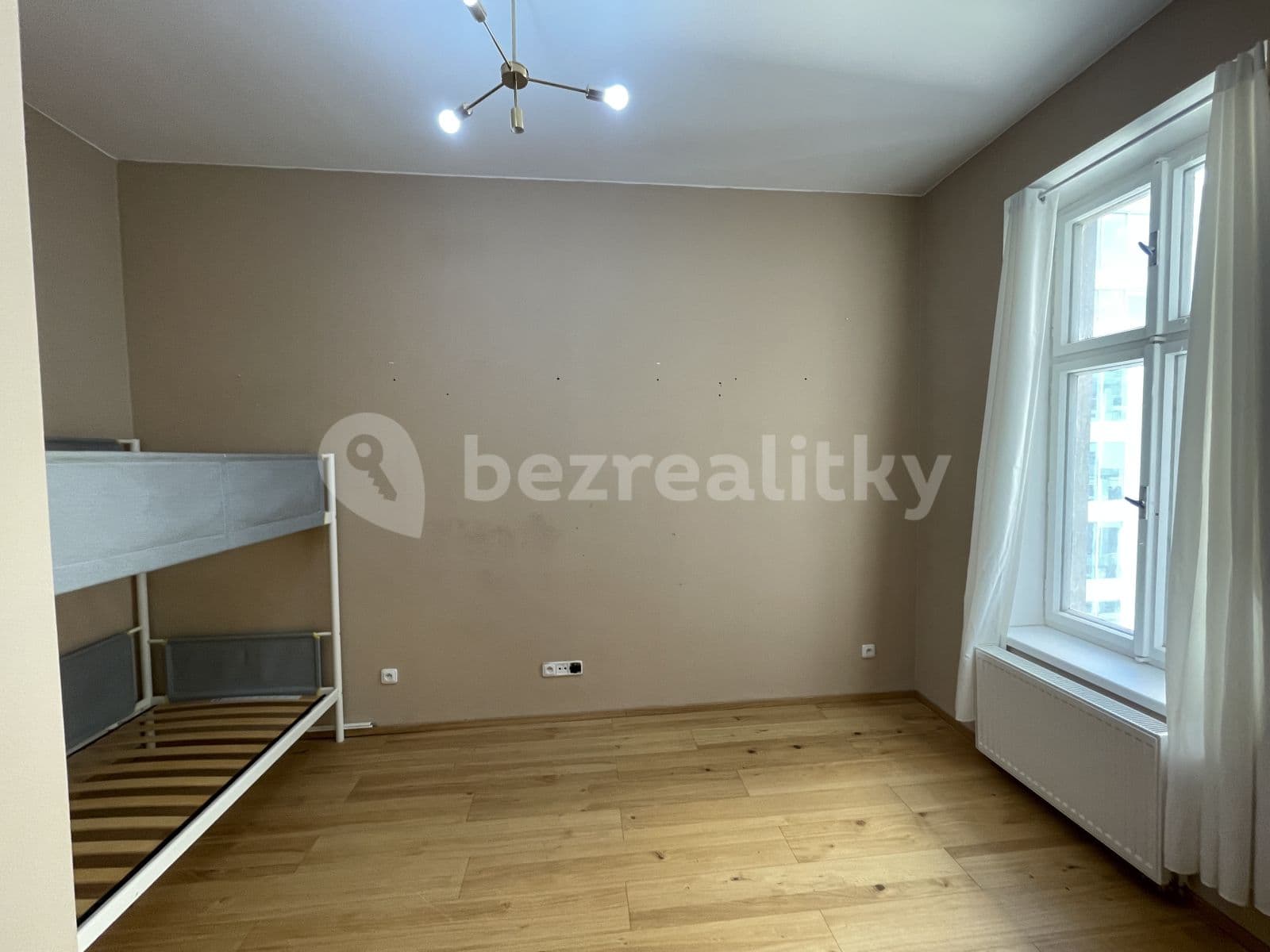 2 bedroom with open-plan kitchen flat to rent, 76 m², Pernerova, Prague, Prague
