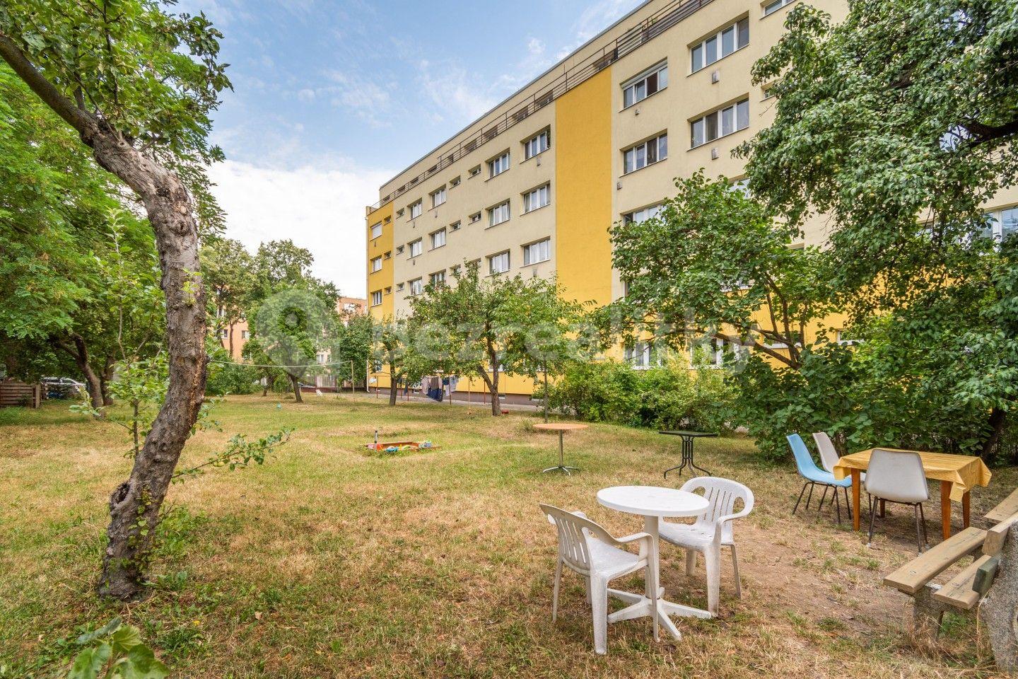 3 bedroom flat for sale, 67 m², Obětí 6. května, Prague, Prague
