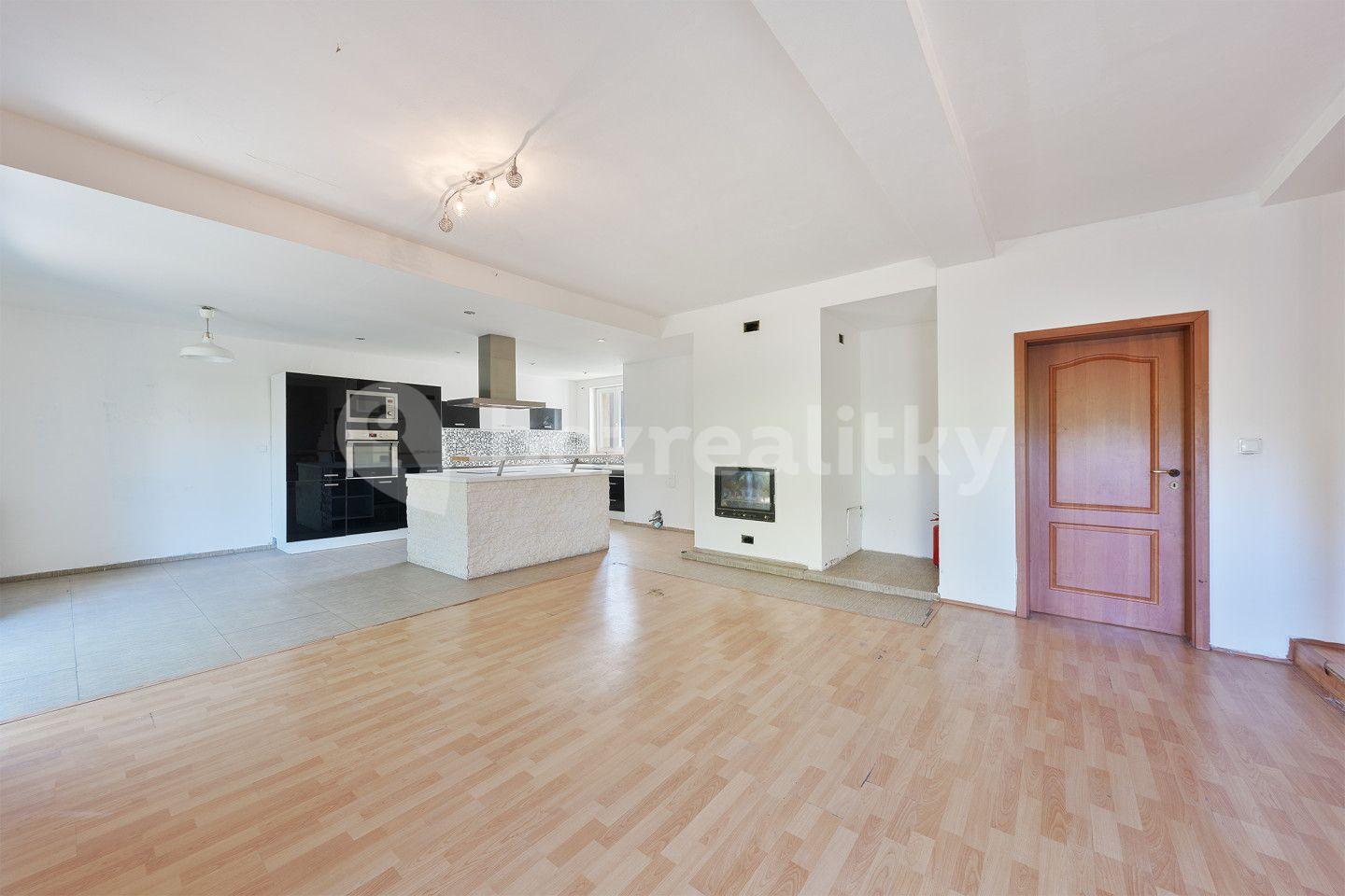 4 bedroom with open-plan kitchen flat for sale, 198 m², Obránců míru, Kadaň, Ústecký Region
