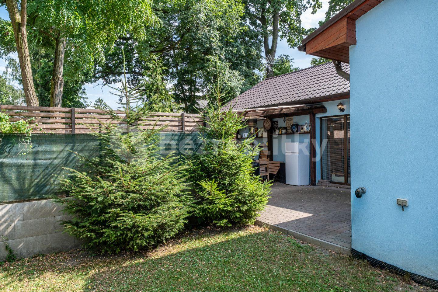 house for sale, 110 m², Pod Lesem, Milovice, Středočeský Region