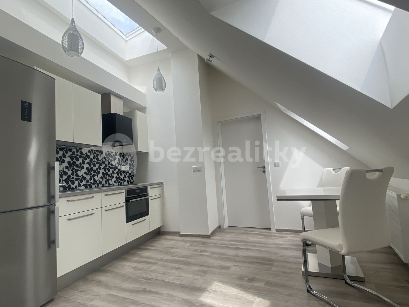 1 bedroom with open-plan kitchen flat to rent, 42 m², Bořivojova, Prague, Prague