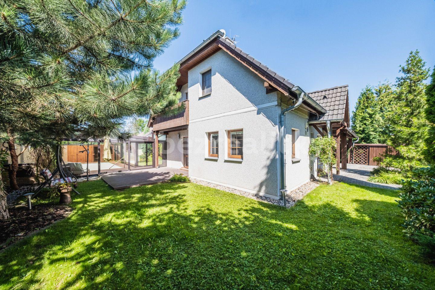 house for sale, 206 m², Muškátová, Květnice, Středočeský Region