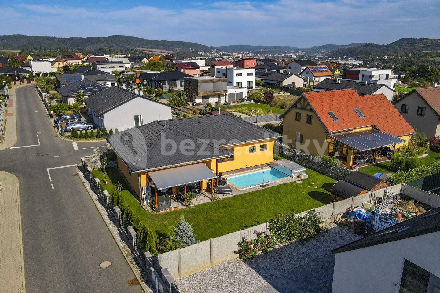 house for sale, 122 m², Na Vyhlídce, Králův Dvůr, Středočeský Region