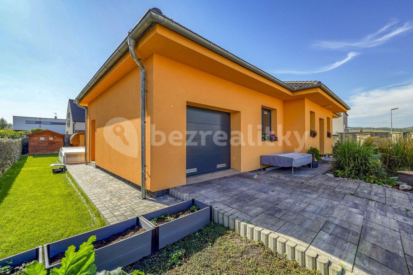 house for sale, 122 m², Na Vyhlídce, Králův Dvůr, Středočeský Region