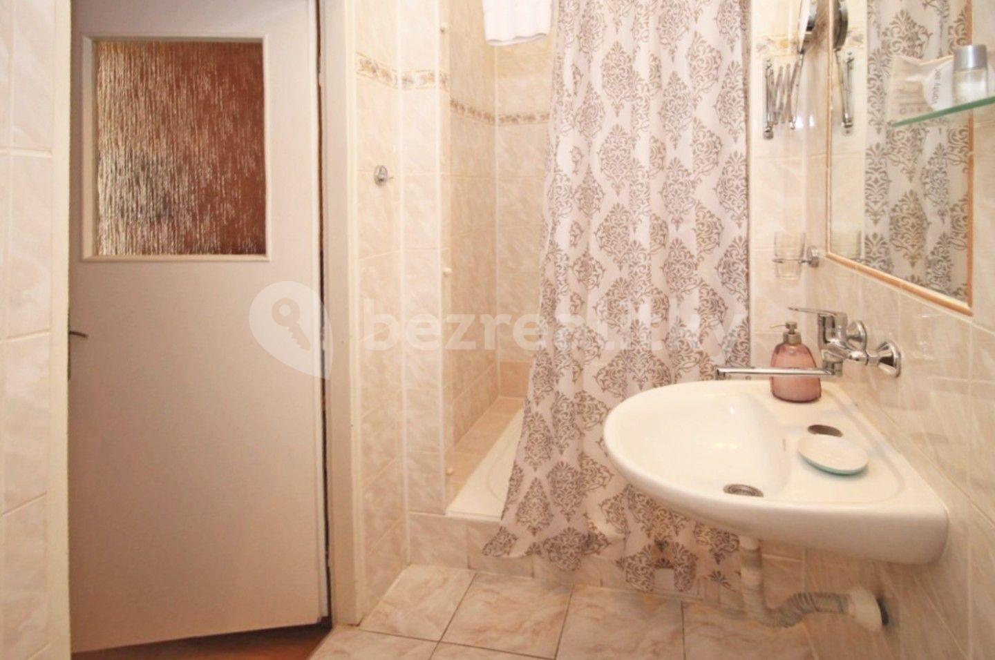 1 bedroom with open-plan kitchen flat for sale, 33 m², Vřídelní, Karlovy Vary, Karlovarský Region