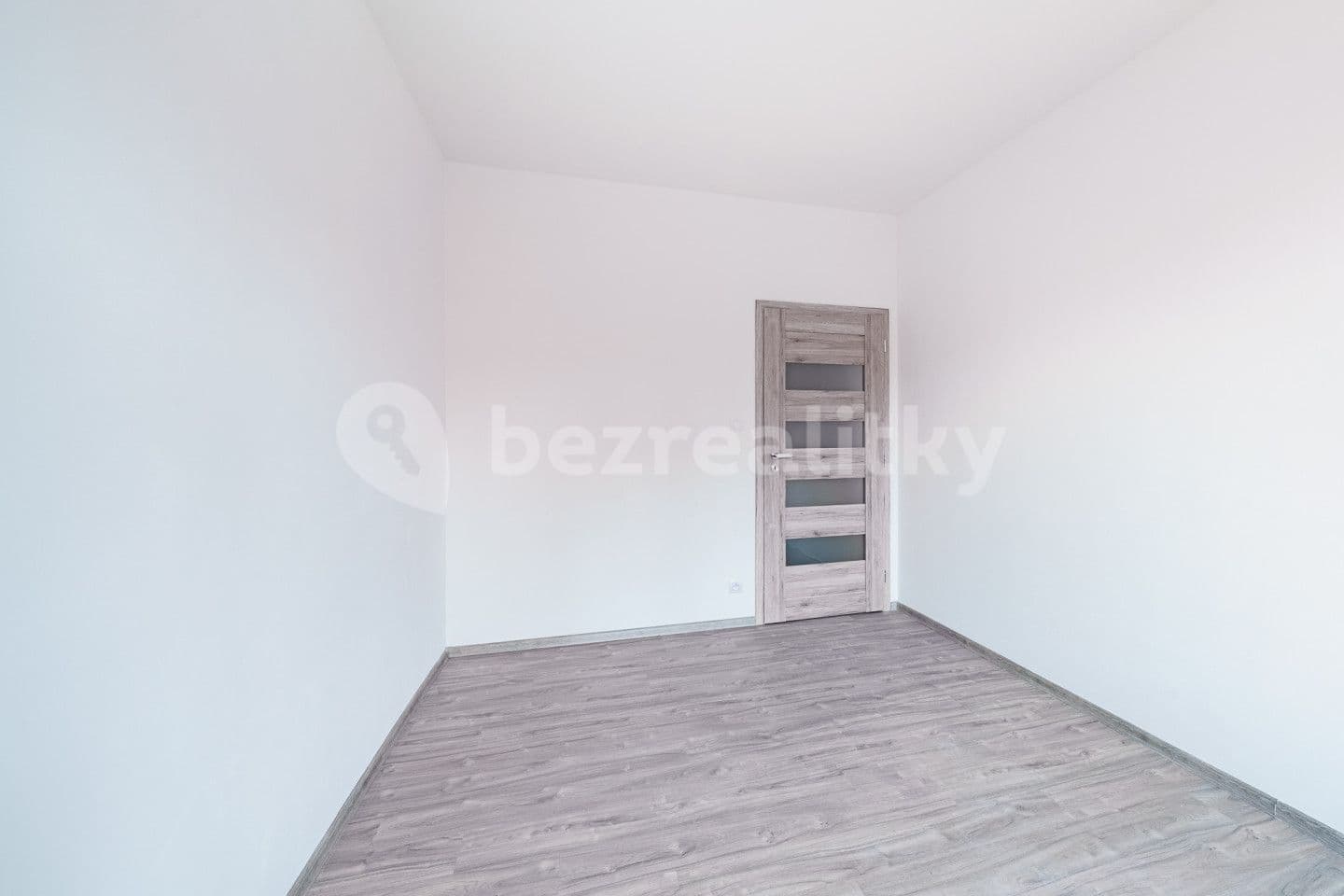 3 bedroom with open-plan kitchen flat for sale, 118 m², Břehnická, Cheb, Karlovarský Region