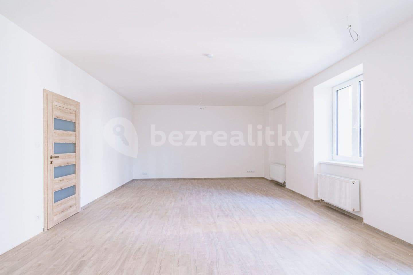 3 bedroom with open-plan kitchen flat for sale, 118 m², Břehnická, Cheb, Karlovarský Region