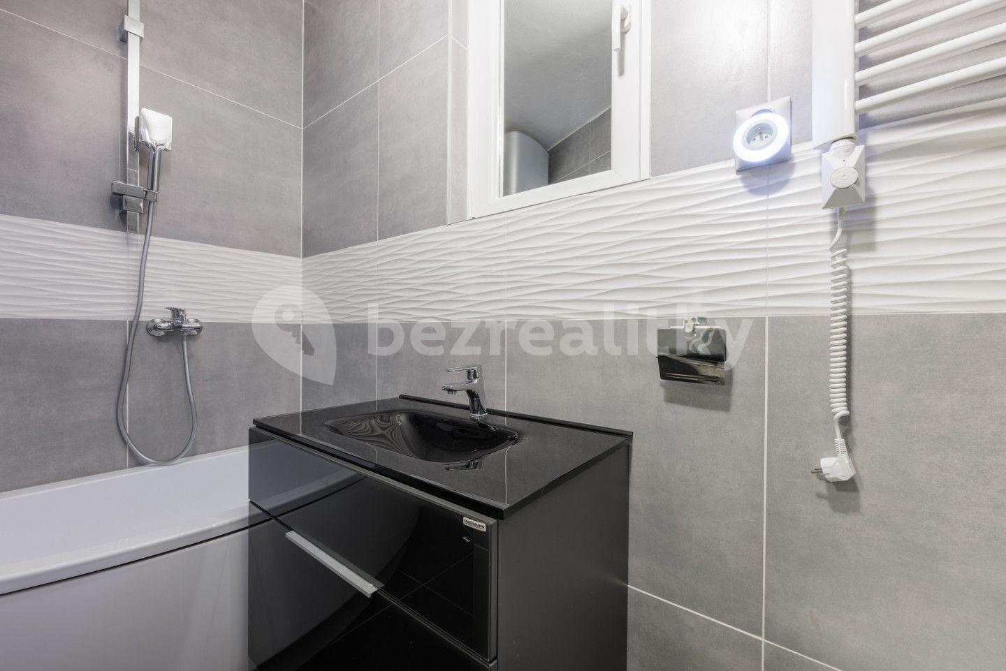 1 bedroom with open-plan kitchen flat for sale, 37 m², Kvapilova, Karlovy Vary, Karlovarský Region