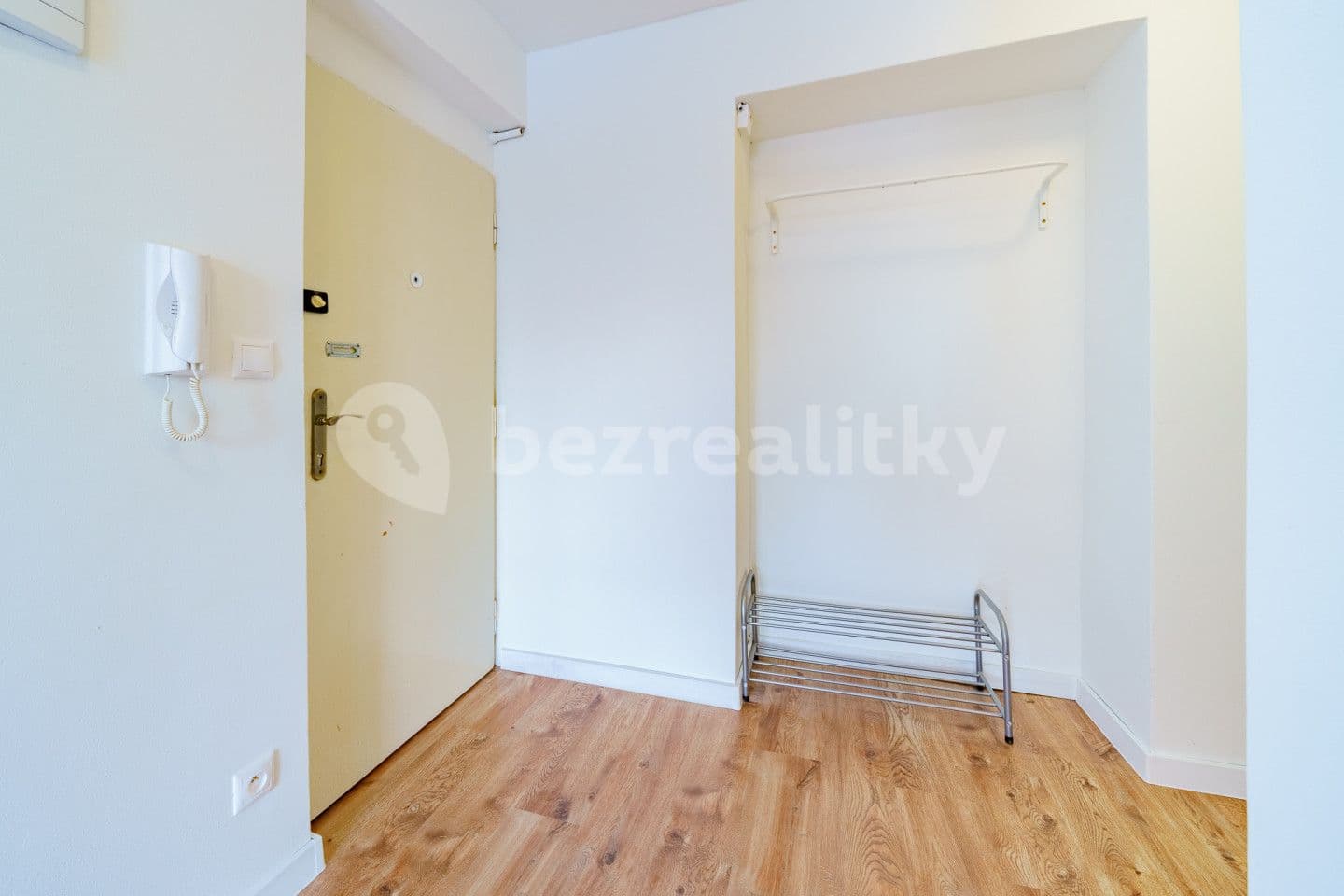 2 bedroom flat for sale, 60 m², Hlavní třída, Ostrov, Karlovarský Region
