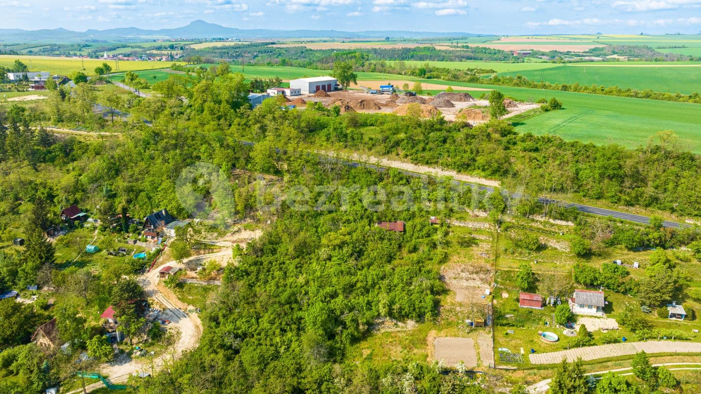 recreational property for sale, 1,805 m², Štětí, Ústecký Region
