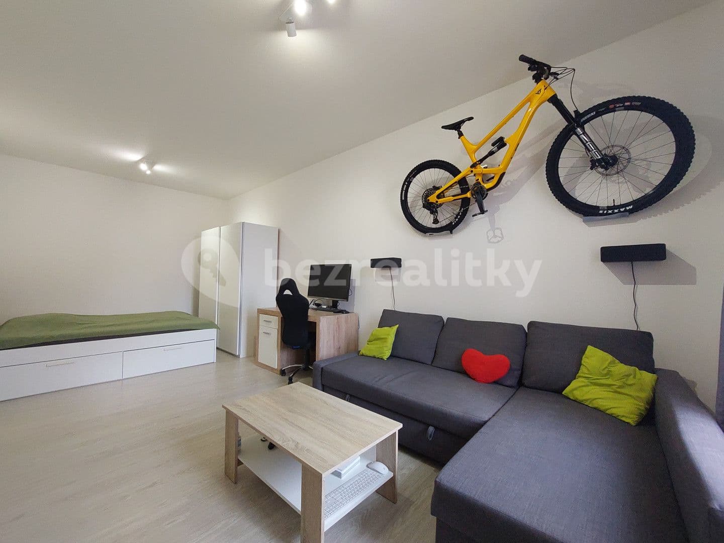 1 bedroom flat for sale, 38 m², Bělohorská, Prague, Prague