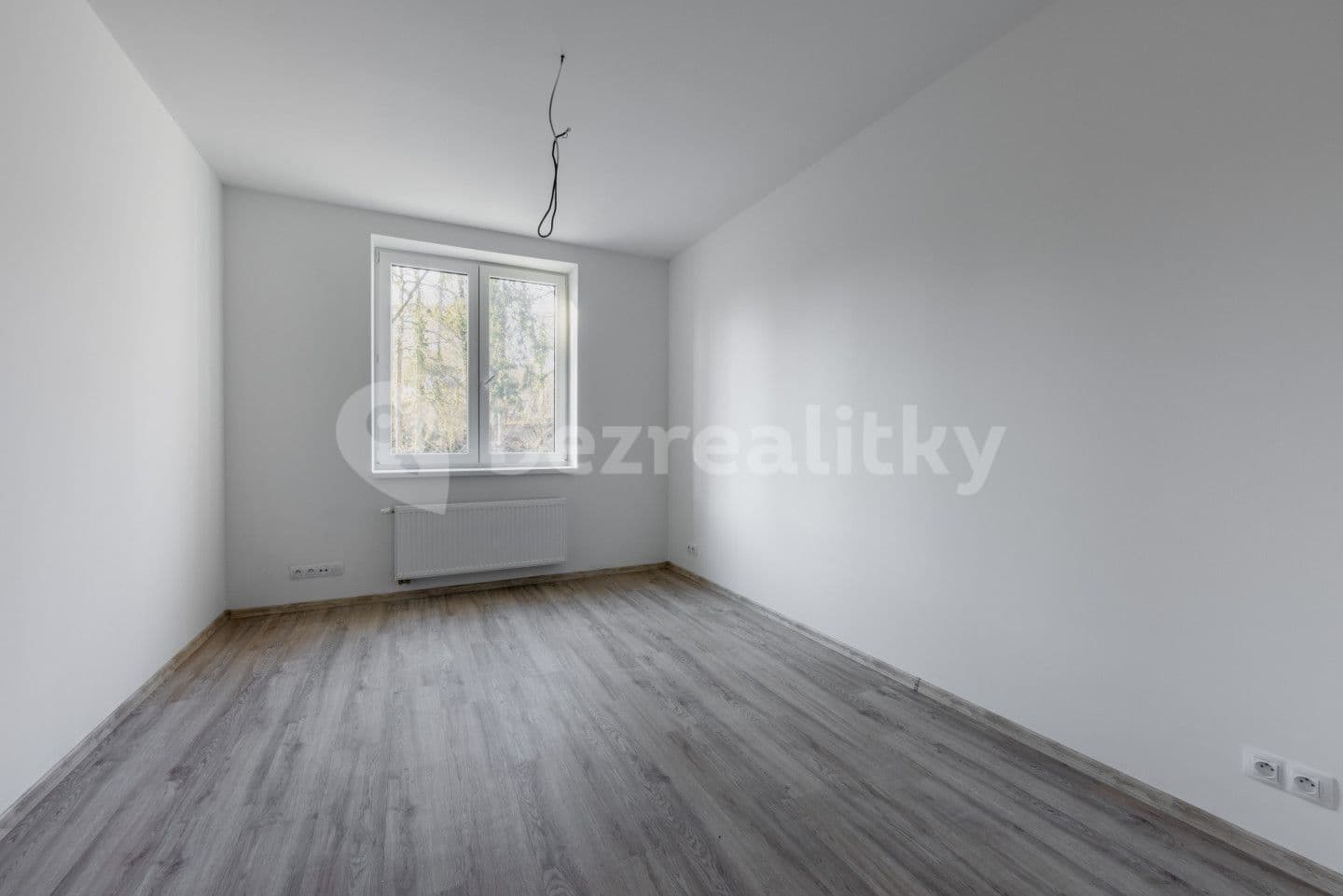 4 bedroom with open-plan kitchen flat for sale, 175 m², Břehnická, Cheb, Karlovarský Region
