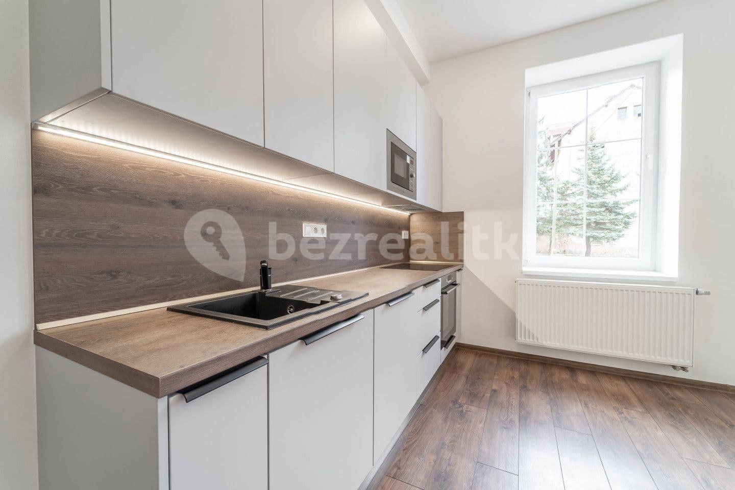 2 bedroom with open-plan kitchen flat for sale, 75 m², Chomutice, Královéhradecký Region