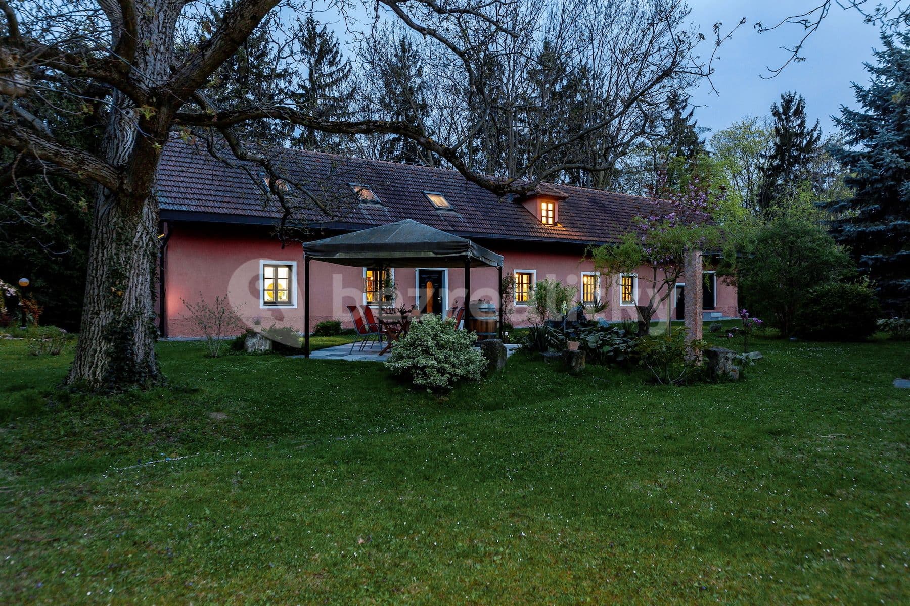 house for sale, 200 m², Masarykovo náměstí, Škvorec, Středočeský Region