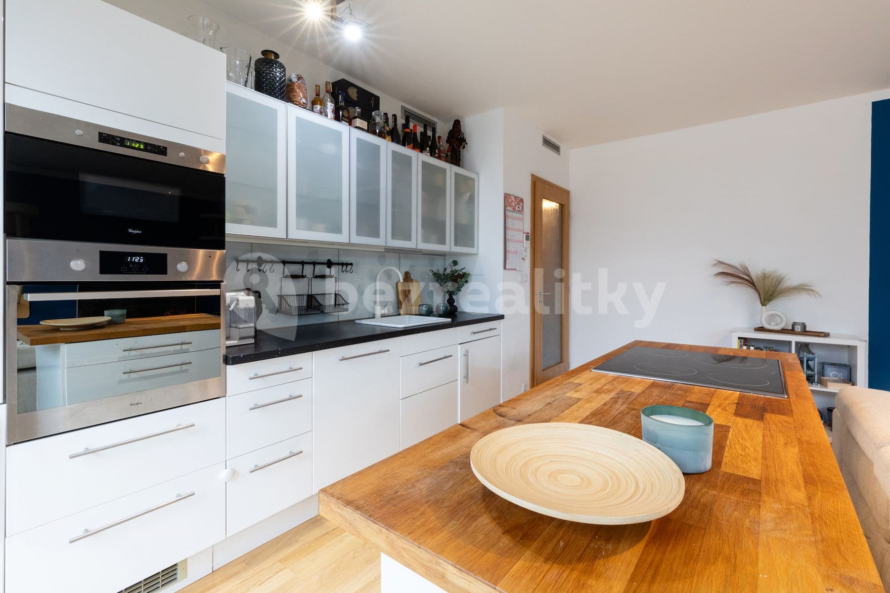 1 bedroom with open-plan kitchen flat for sale, 69 m², Nepomuckých, Prague, Prague