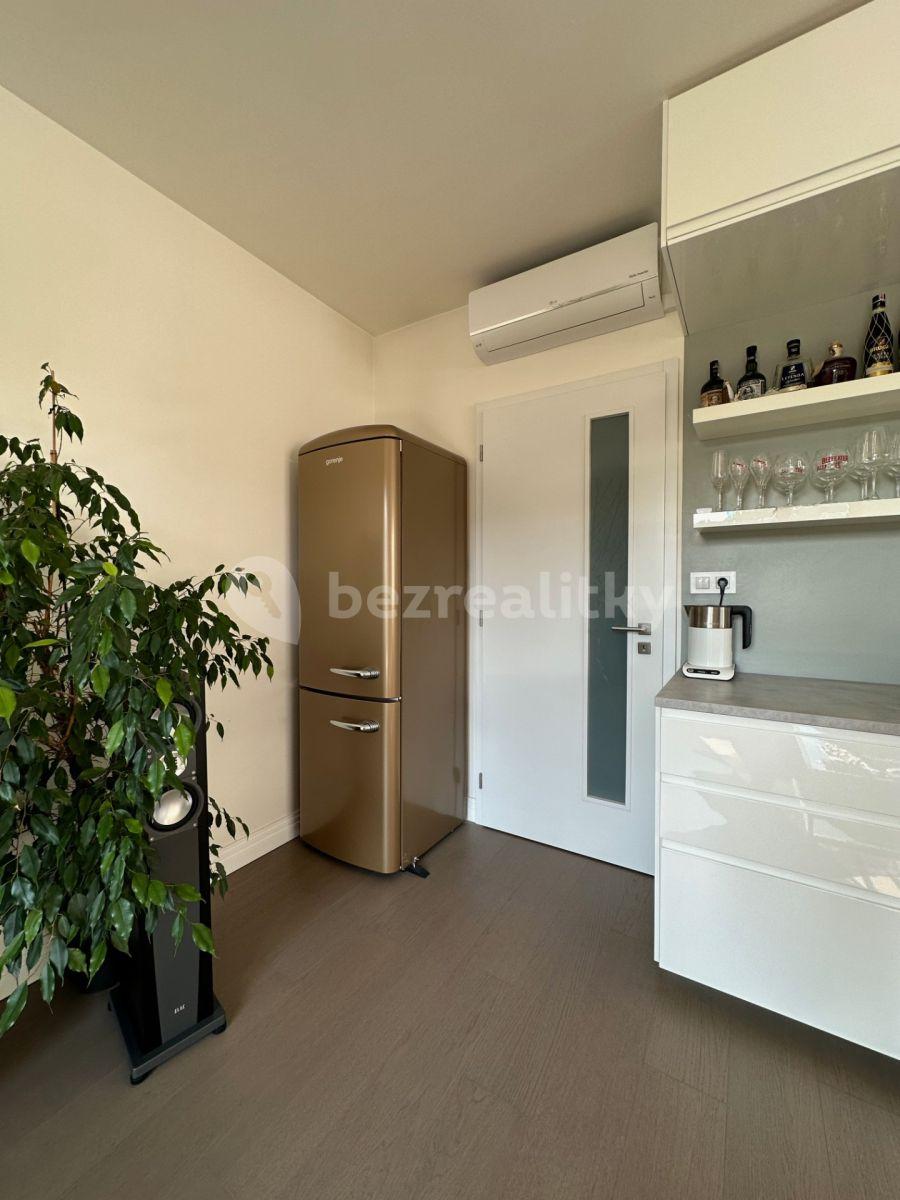 1 bedroom with open-plan kitchen flat for sale, 64 m², Kačirkova, Prague, Prague