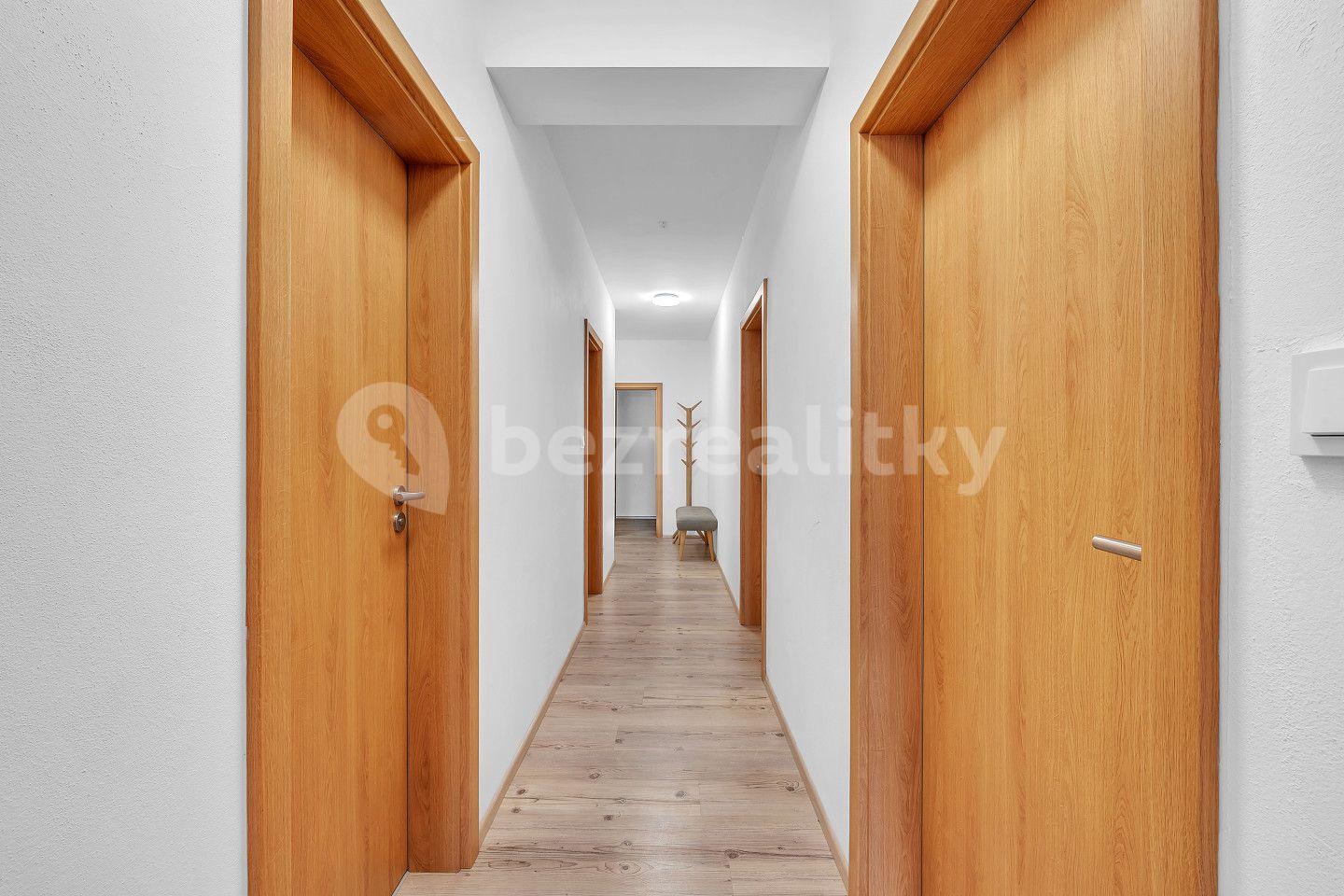 2 bedroom with open-plan kitchen flat for sale, 96 m², U Sportovní školy, Pardubice, Pardubický Region