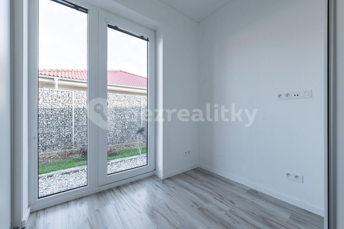2 bedroom with open-plan kitchen flat for sale, 82 m², Mutěnice, Jihočeský Region