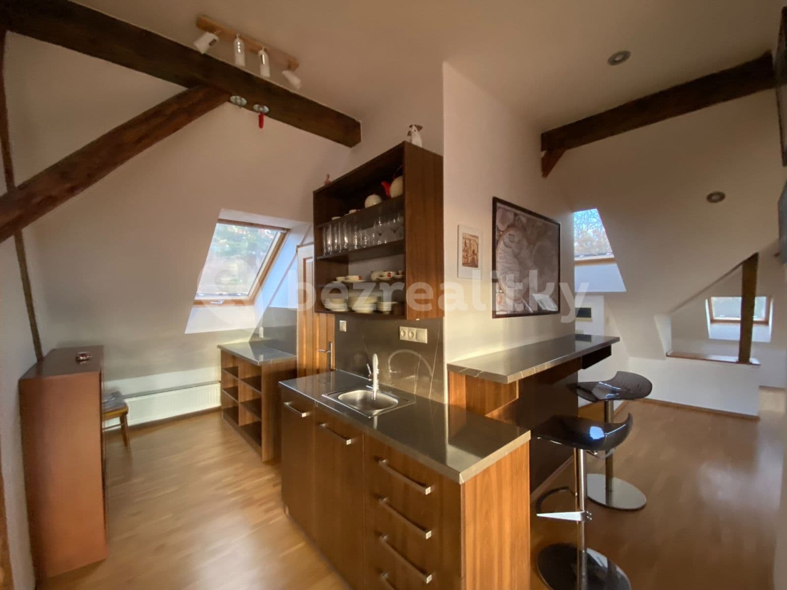 1 bedroom with open-plan kitchen flat to rent, 82 m², Viniční, Brno, Jihomoravský Region