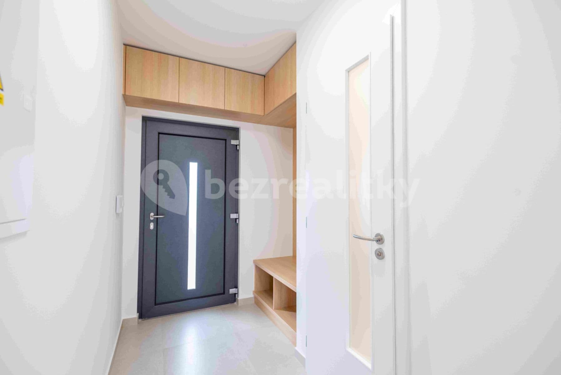 2 bedroom with open-plan kitchen flat to rent, 89 m², Úhonice, Středočeský Region