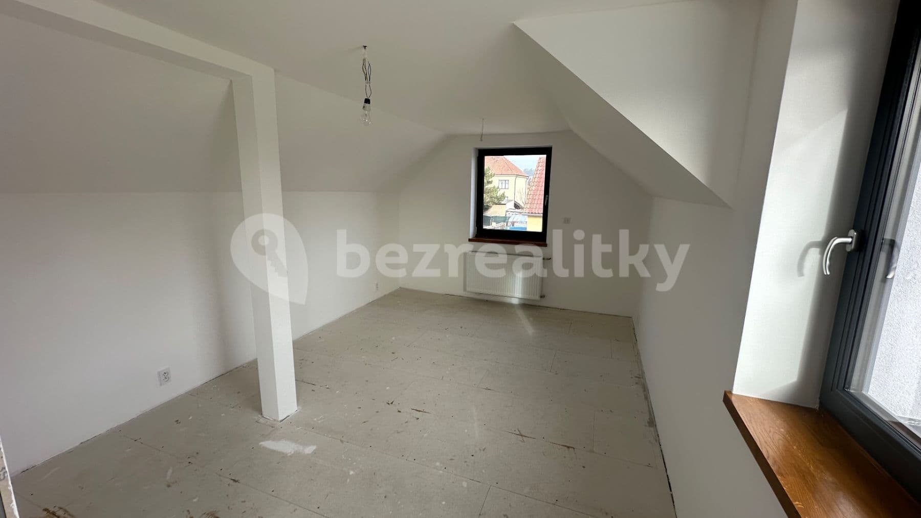 house for sale, 195 m², U Drůbežárny, Čečelice, Středočeský Region