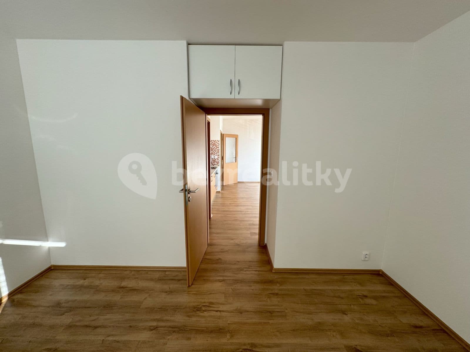 1 bedroom with open-plan kitchen flat for sale, 54 m², Na Horizontu, Králův Dvůr, Středočeský Region