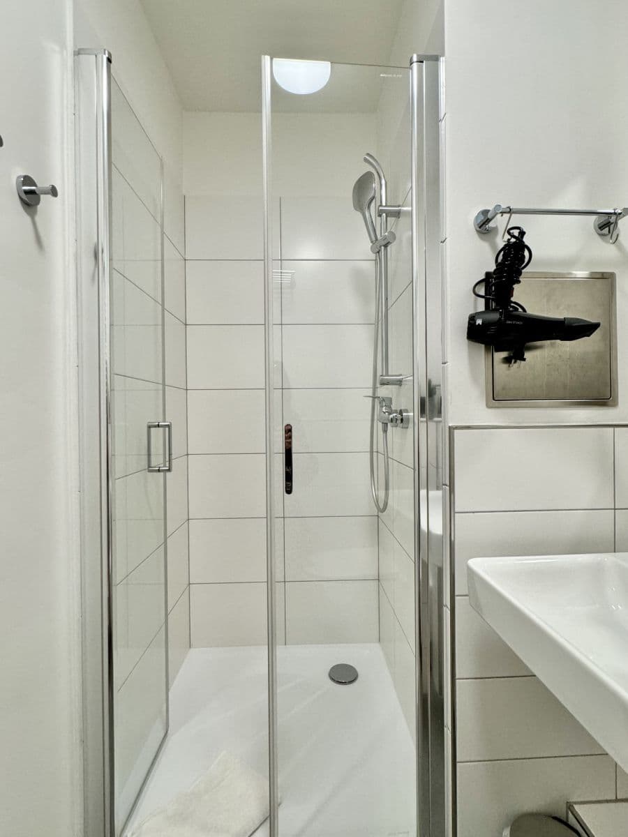 flat to rent, 54 m², Na Petřinách, Prague, Prague
