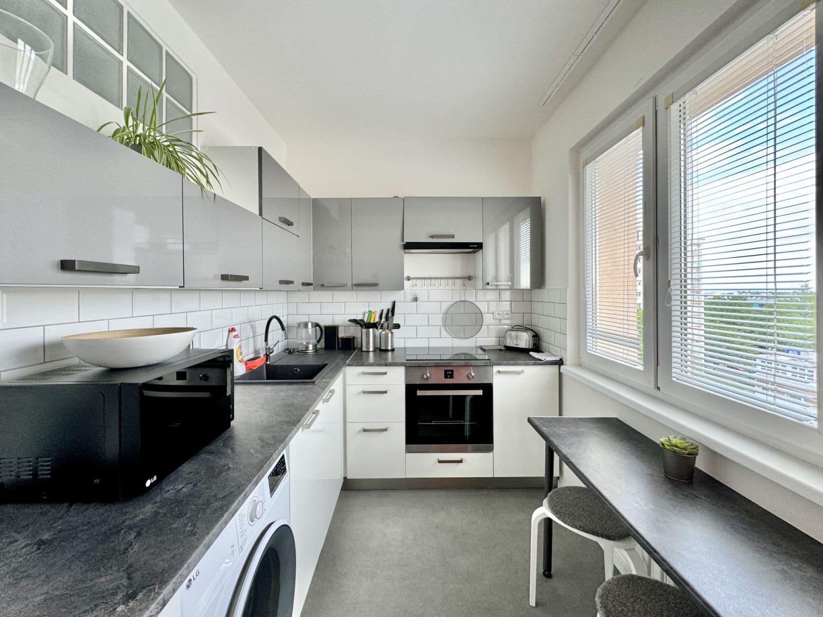 flat to rent, 54 m², Na Petřinách, Prague, Prague