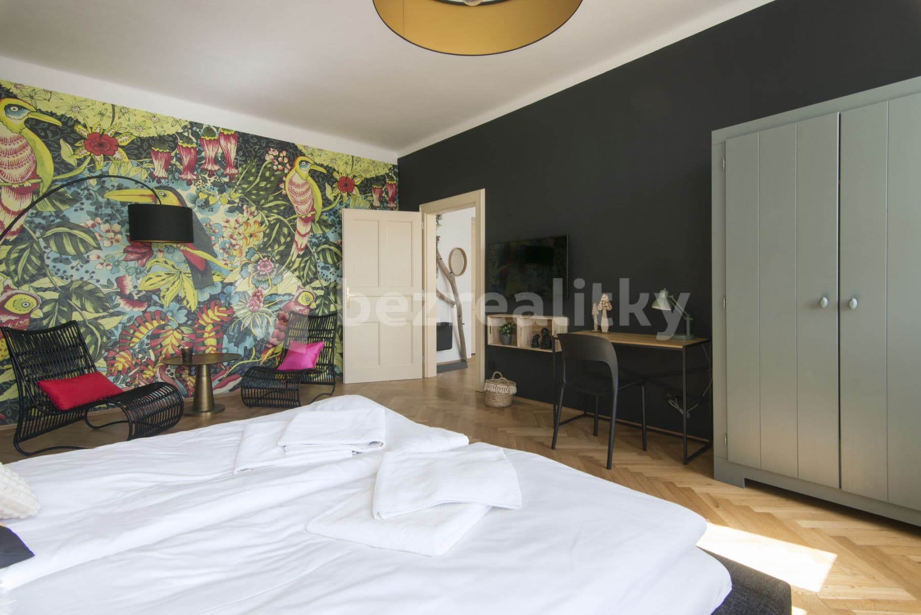 1 bedroom with open-plan kitchen flat to rent, 45 m², Francouzská, Prague, Prague