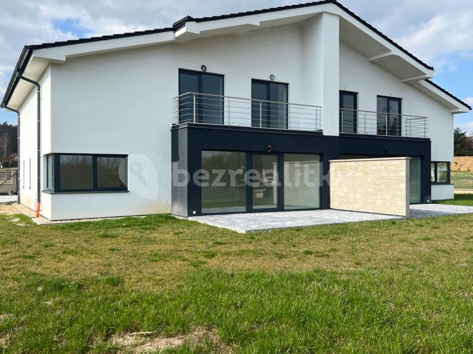 house for sale, 410 m², K Vrchánovu, Sulice, Středočeský Region