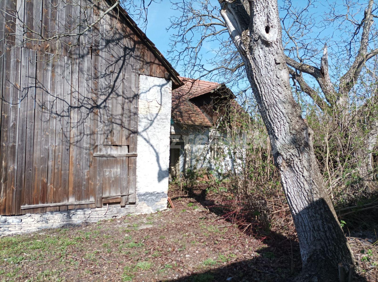 house for sale, 251 m², Hradčany, Středočeský Region