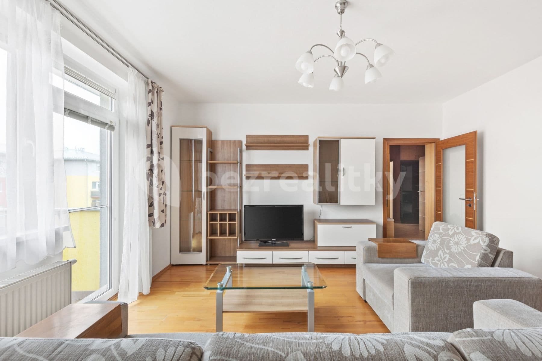 2 bedroom with open-plan kitchen flat to rent, 82 m², Českodubská, Prague, Prague