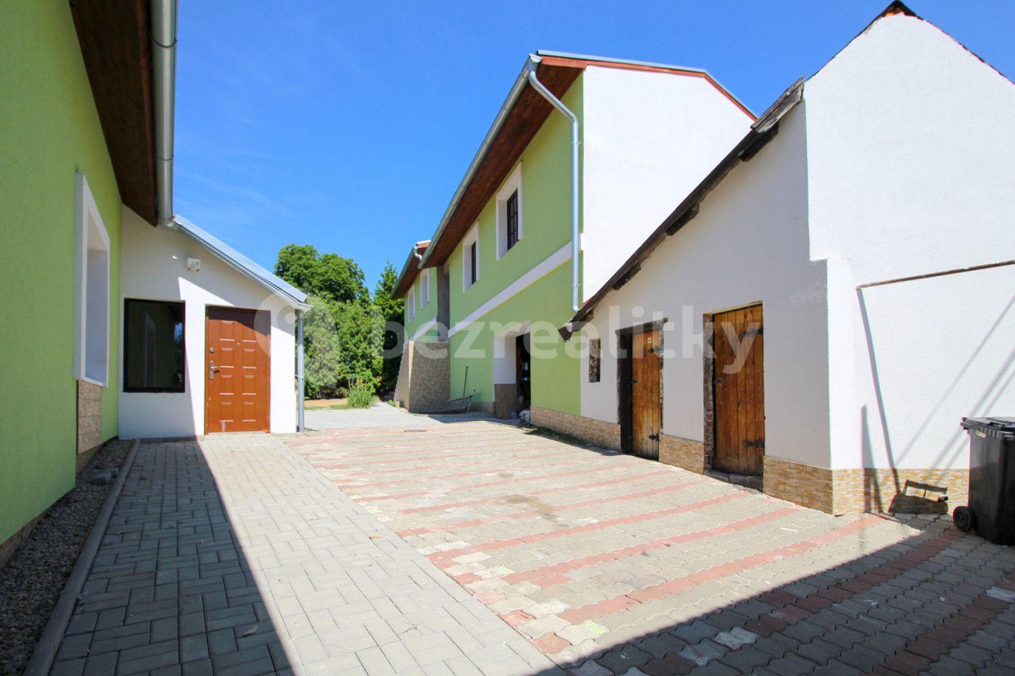 house for sale, 370 m², Chržín, Středočeský Region