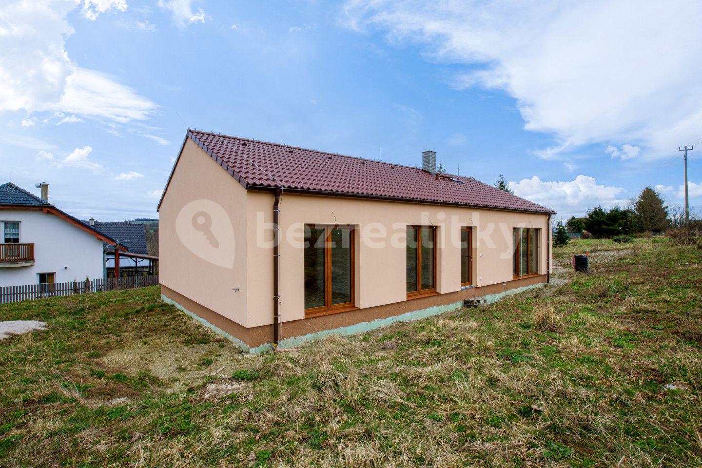 house for sale, 112 m², Družstevní, Luby, Karlovarský Region