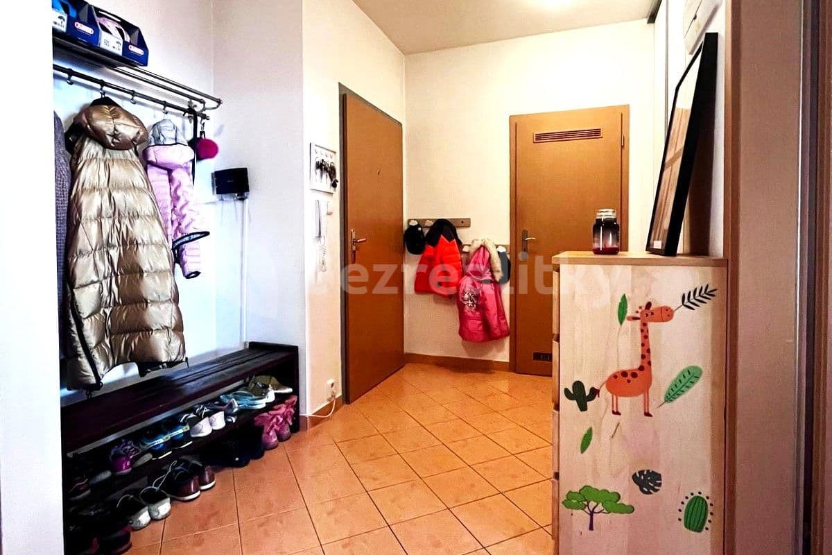 2 bedroom with open-plan kitchen flat for sale, 81 m², Rižská, Prague, Prague
